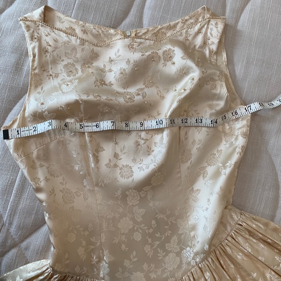 Vintage 1961 Handmade Wedding Dress w/veil sz 6-8 - Picture 8 of 16